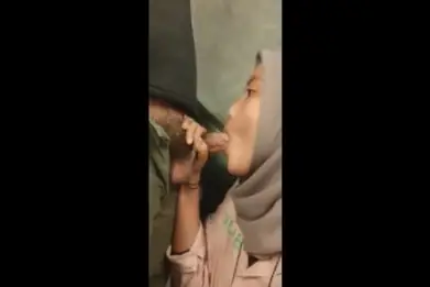 Bokep Jilbab Manis Dipaksa BJ Sebelum Tidur Nurut Hot